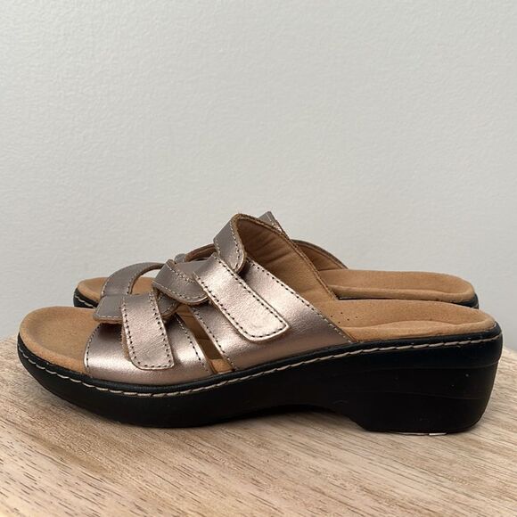 Clarks Leather Adjustable Slip On Sandals Sz 7 M NWOB Metallic Pewter - Picture 4 of 8